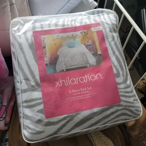 NEW xhilaration 5 piece bed set twin zebra print